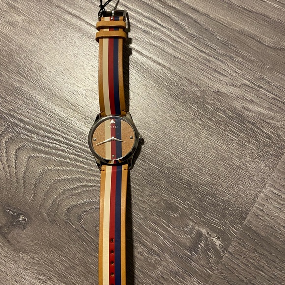 Authentic Gucci watch brand new with box and receipt - Picture 2 of 8